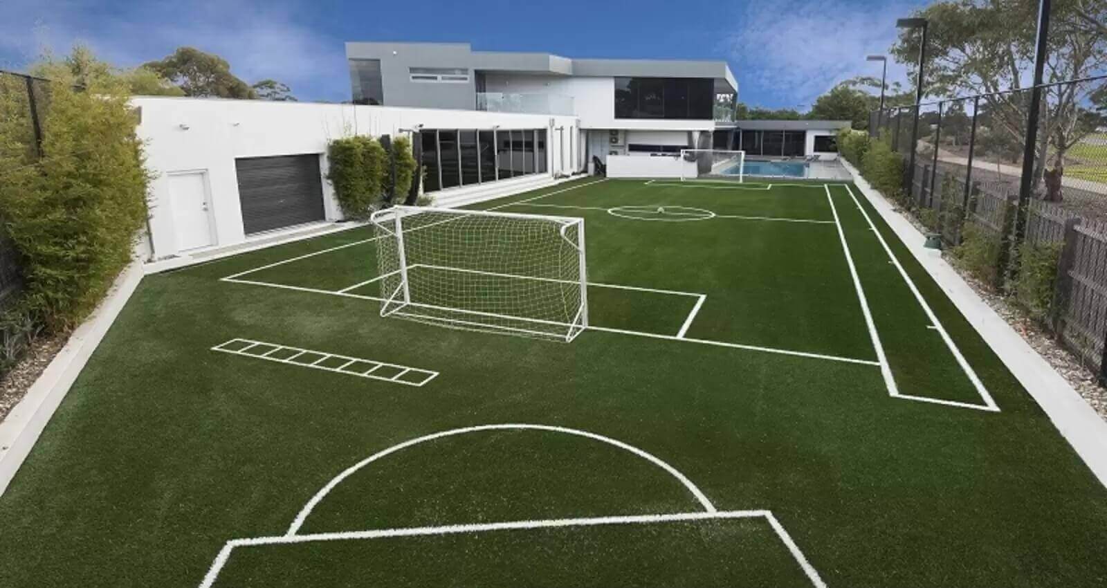 Construcao de Quadras Abertas e Cobertas de Futebol em Curitiba